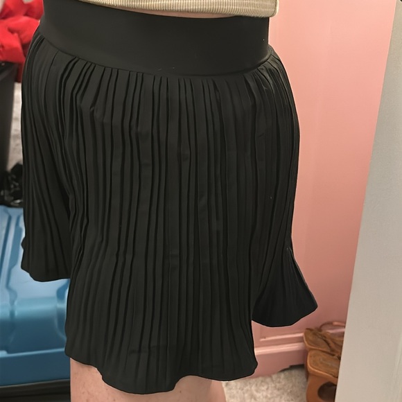 Zara Pleated Black High Waist Shorts Ruffle Hem - Picture 5 of 8